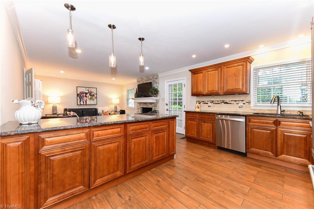 4801 Sweetbriar Road Greensboro, NC 27455 - Photo 11 of 32