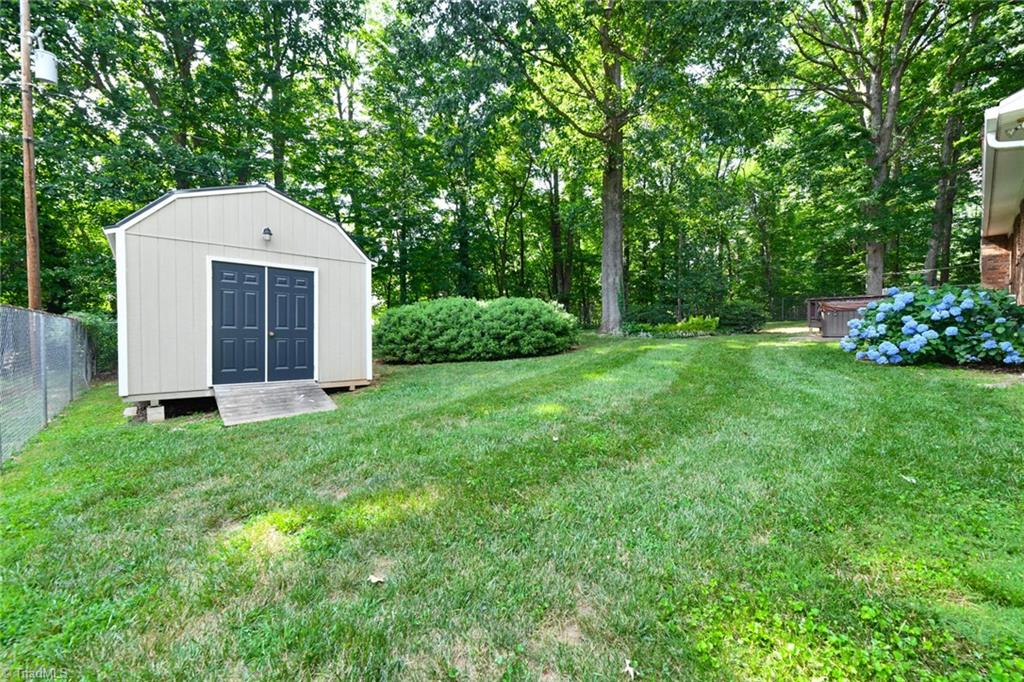 4801 Sweetbriar Road Greensboro, NC 27455 - Photo 29 of 32