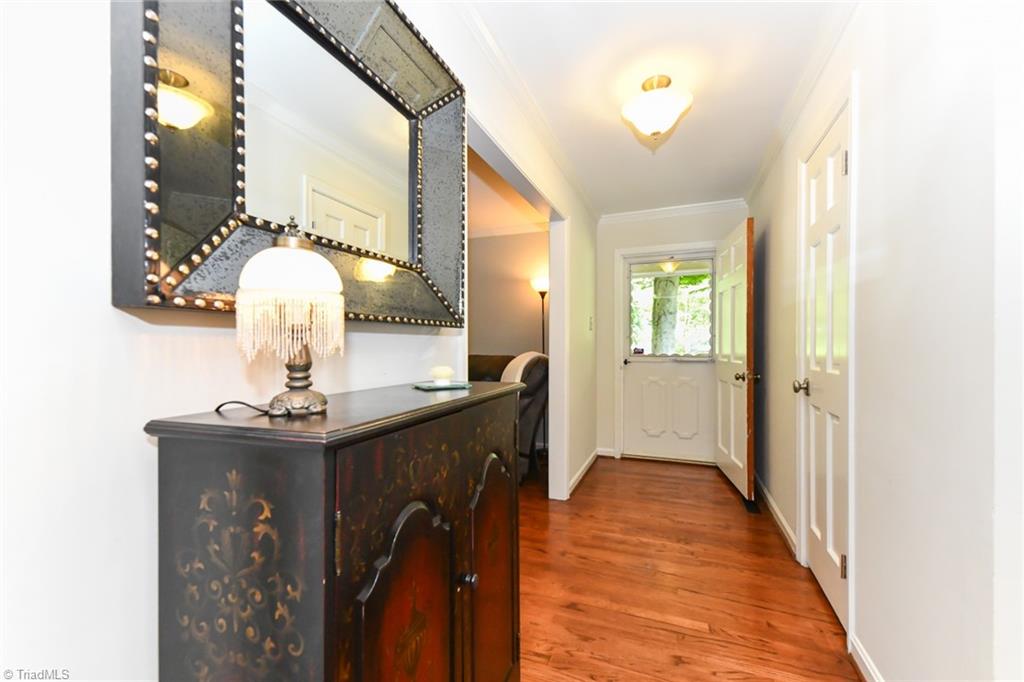 4801 Sweetbriar Road Greensboro, NC 27455 - Photo 3 of 32