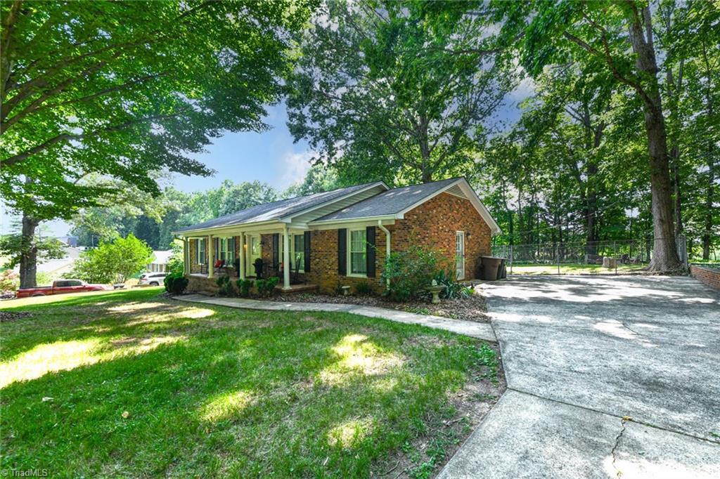 4801 Sweetbriar Road Greensboro, NC 27455 - Photo 32 of 32