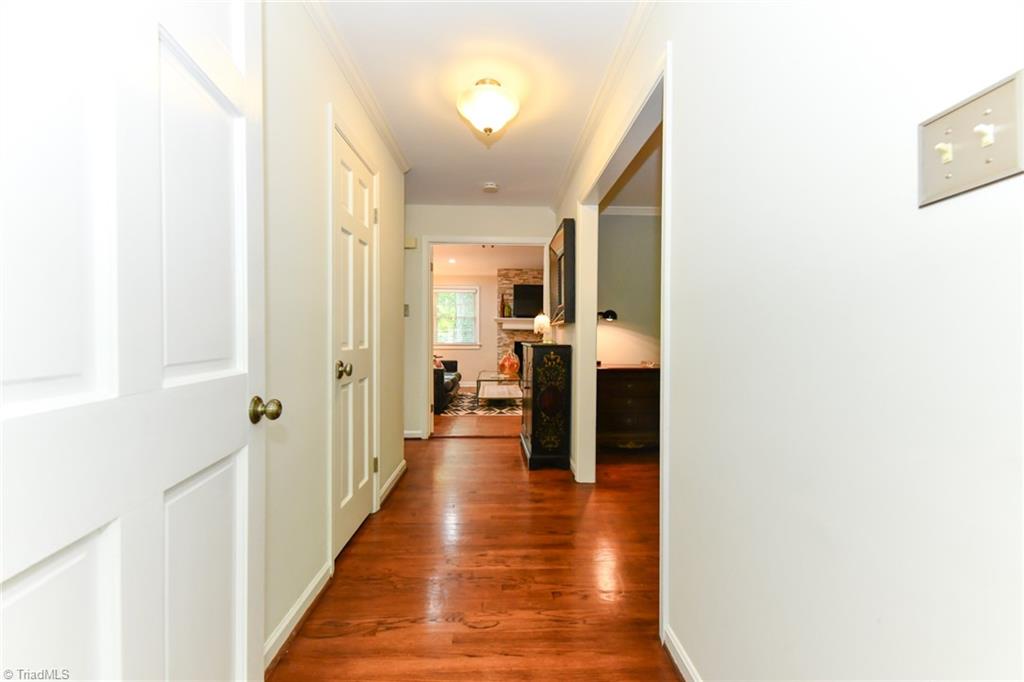 4801 Sweetbriar Road Greensboro, NC 27455 - Photo 4 of 32