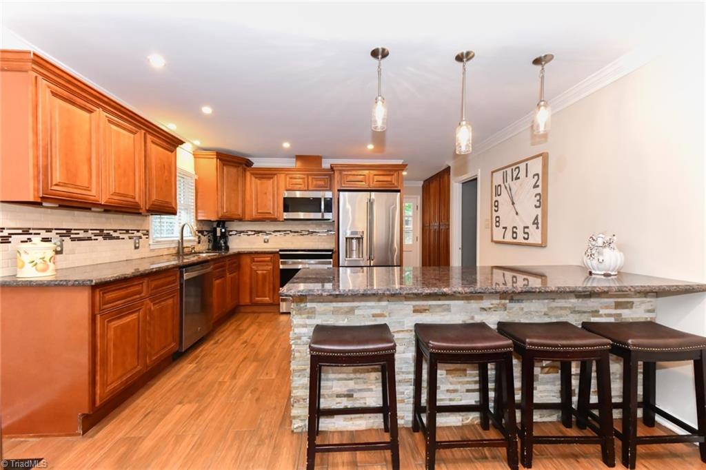 4801 Sweetbriar Road Greensboro, NC 27455 - Photo 9 of 32