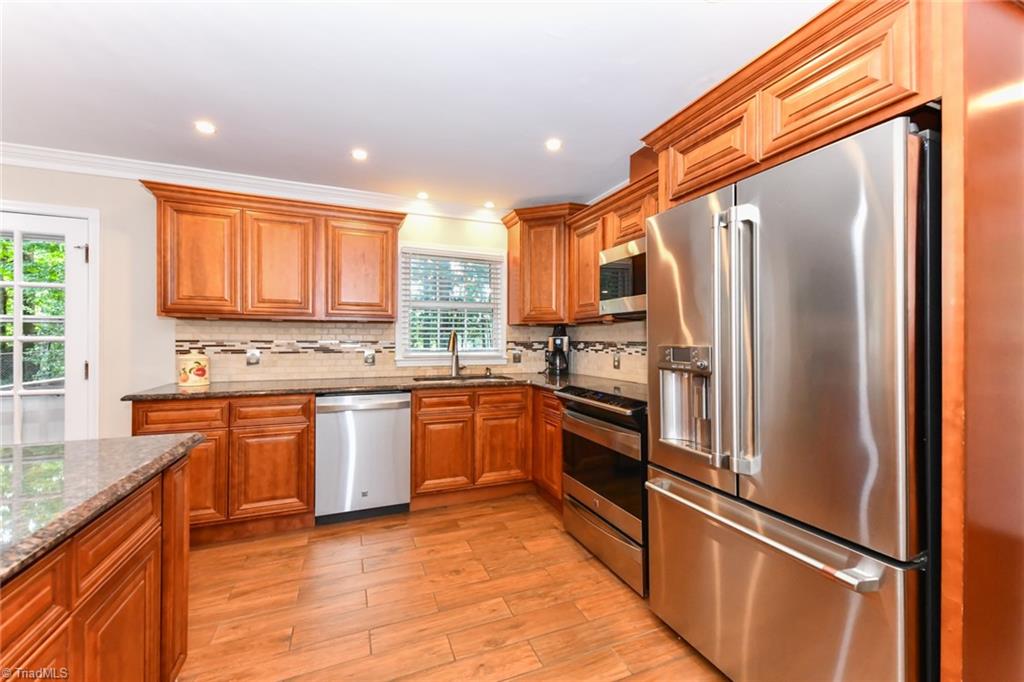 4801 Sweetbriar Road Greensboro, NC 27455 - Photo 10 of 32