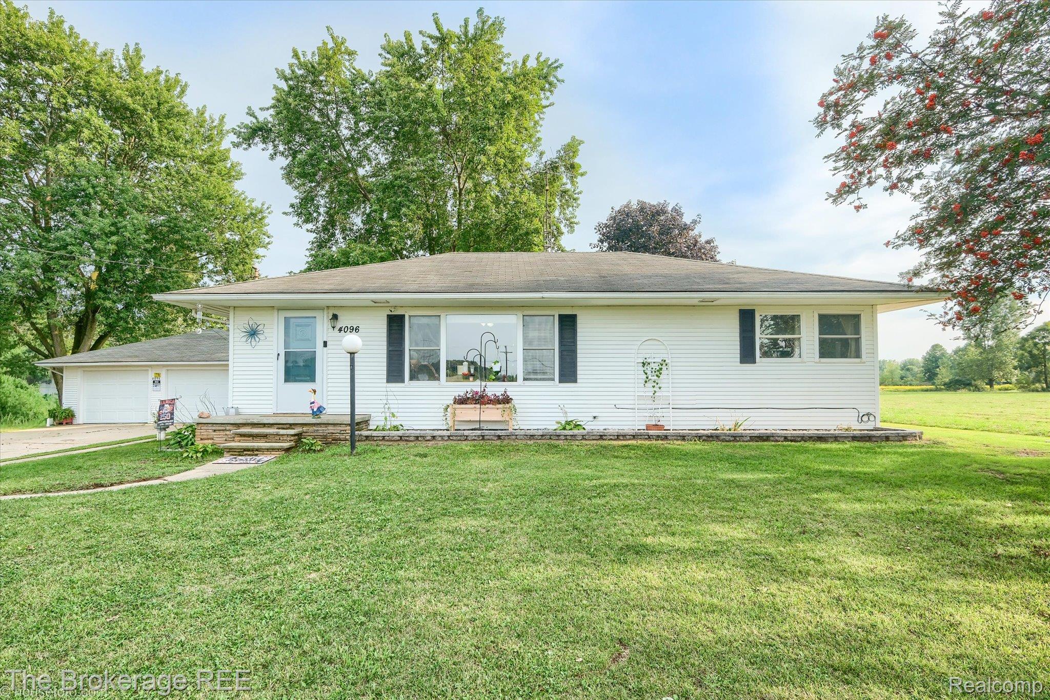 4096 East Frances Road Mount Morris, MI 48458 - Photo 3 of 59 03-Housefoto_DSCF1479-HDR(3).jpg