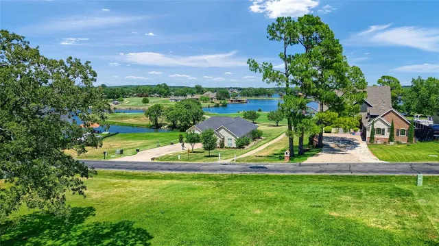 $249,000 | 416 Kiowa Dr Lake West, Lake Kiowa, TX 76240