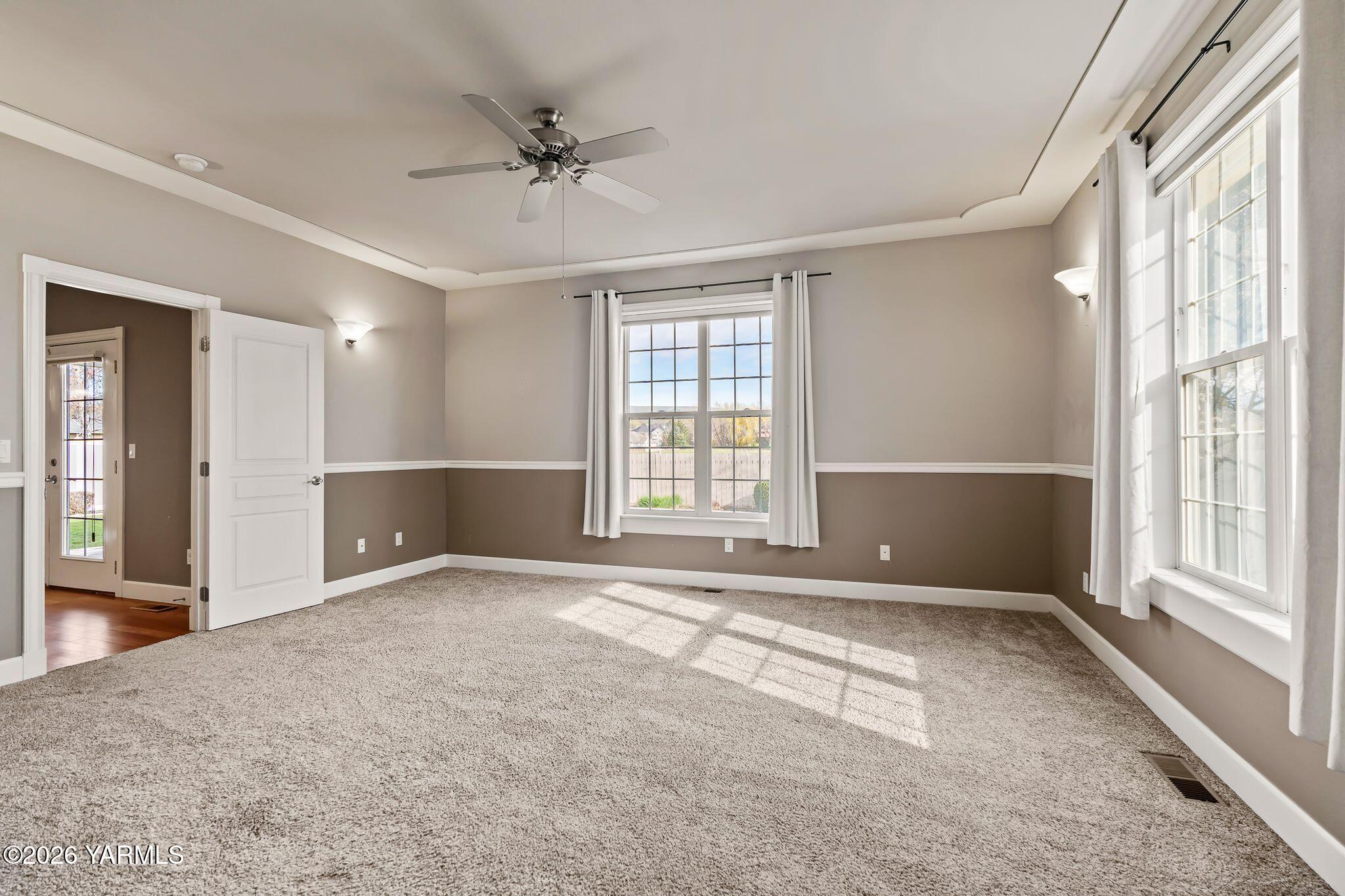 8507 Midvale Road Yakima, WA 98908 - Photo 11 of 24 a view of an empty room with a window
