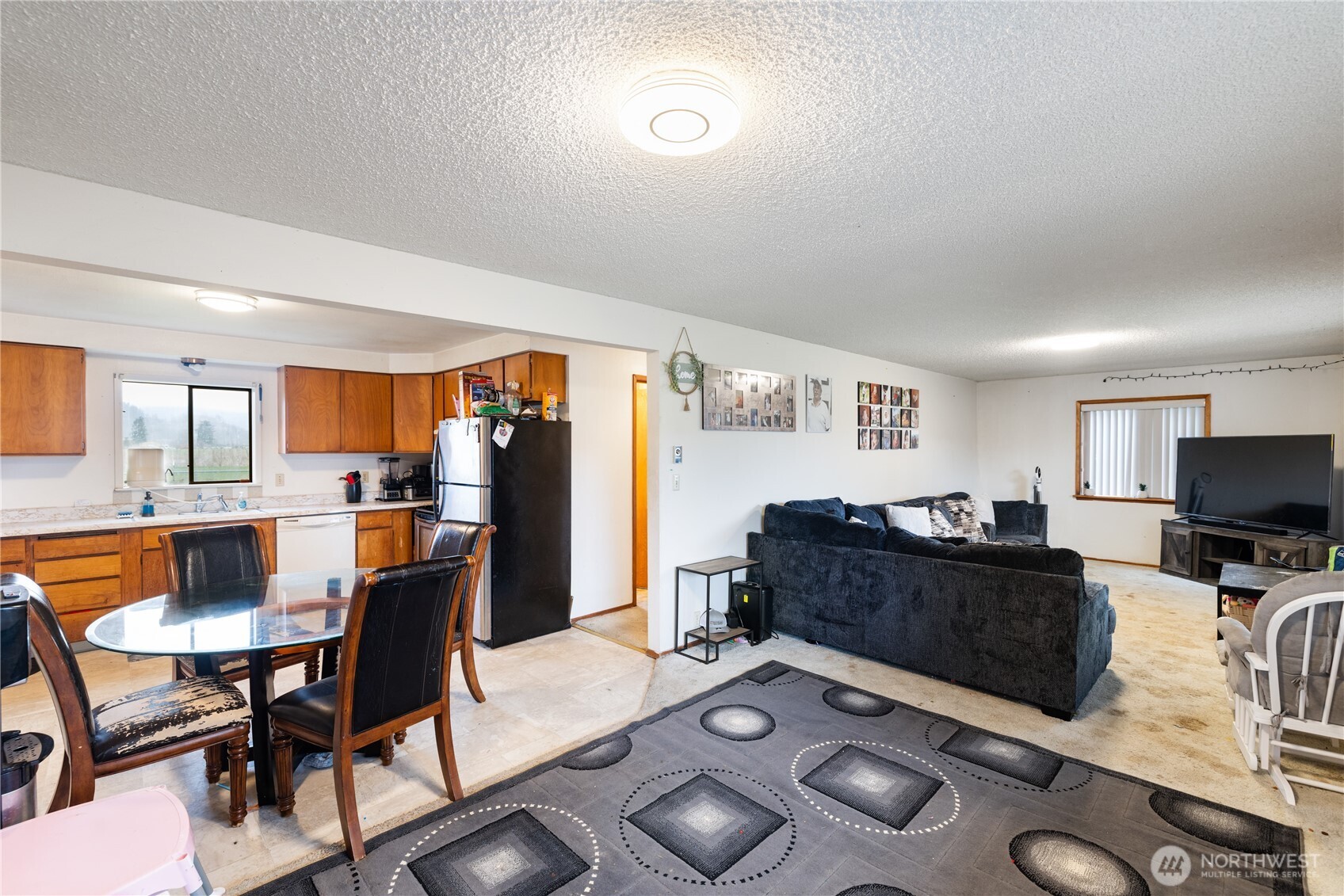 21563-21567 Cook Road Sedro-Woolley, WA 98284 - Photo 22 of 38 a living room with furniture and a flat screen tv