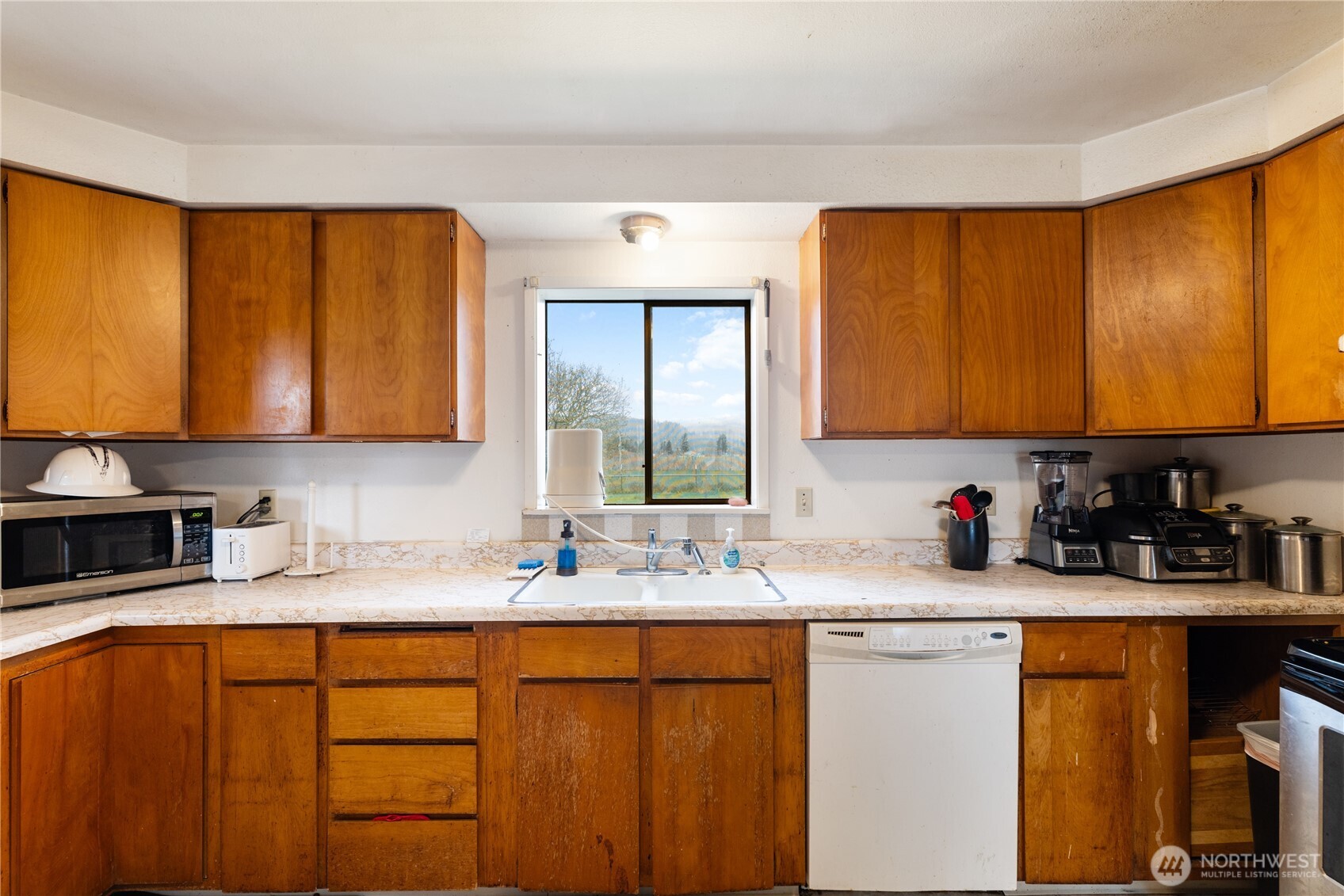 21563-21567 Cook Road Sedro-Woolley, WA 98284 - Photo 23 of 38 a kitchen with stainless steel appliances a sink window and cabinets