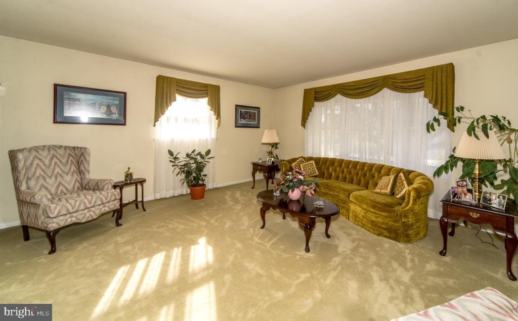 2161 Coventry Road Lancaster, PA 17601 - Photo 3 of 24 Gallery Image 3