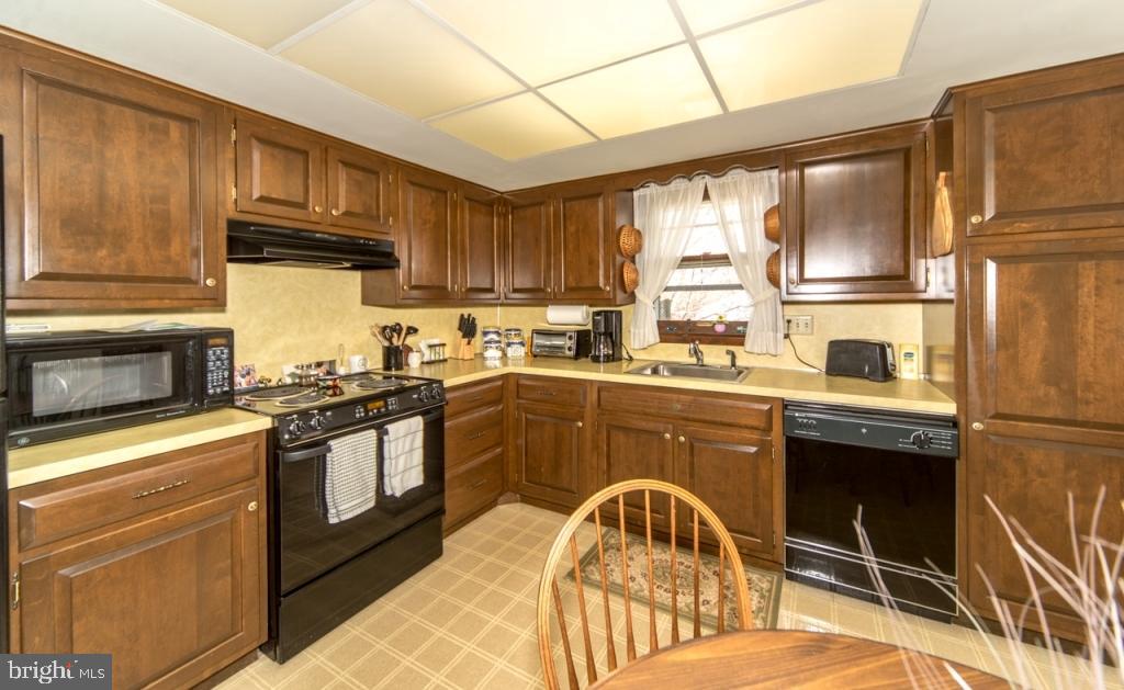 2161 Coventry Road Lancaster, PA 17601 - Photo 6 of 24 Gallery Image 6