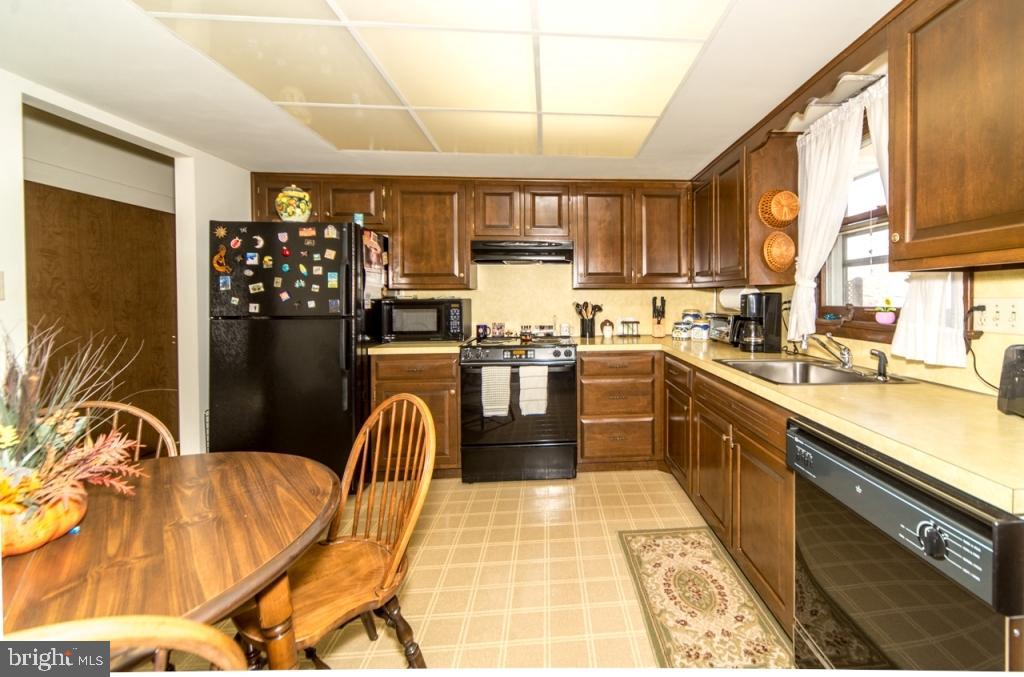 2161 Coventry Road Lancaster, PA 17601 - Photo 7 of 24 Gallery Image 7