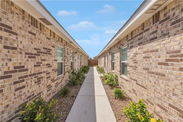 a view of a pathway with a pathway