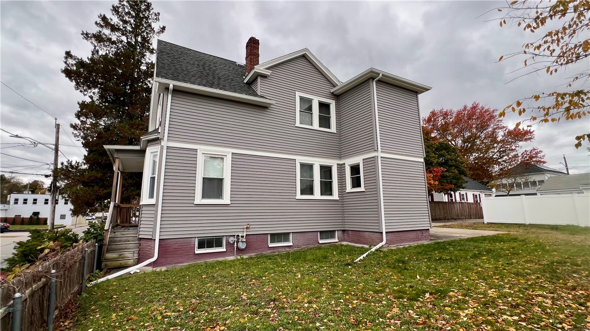 36 Messina Street Providence, RI 02908 - Photo 2 of 25