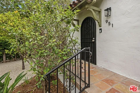 $1,940,000 | 951 North Martel Avenue, Los Angeles, CA 90046