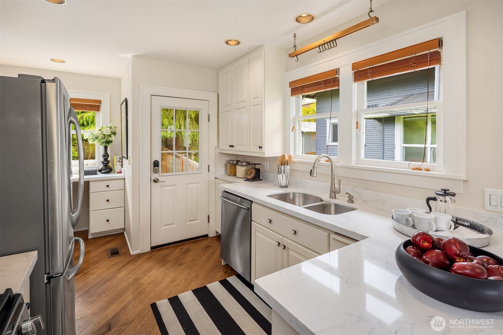 4529 Eastern Avenue North Seattle, WA 98103 - Photo 11 of 26 Gallery Image 11