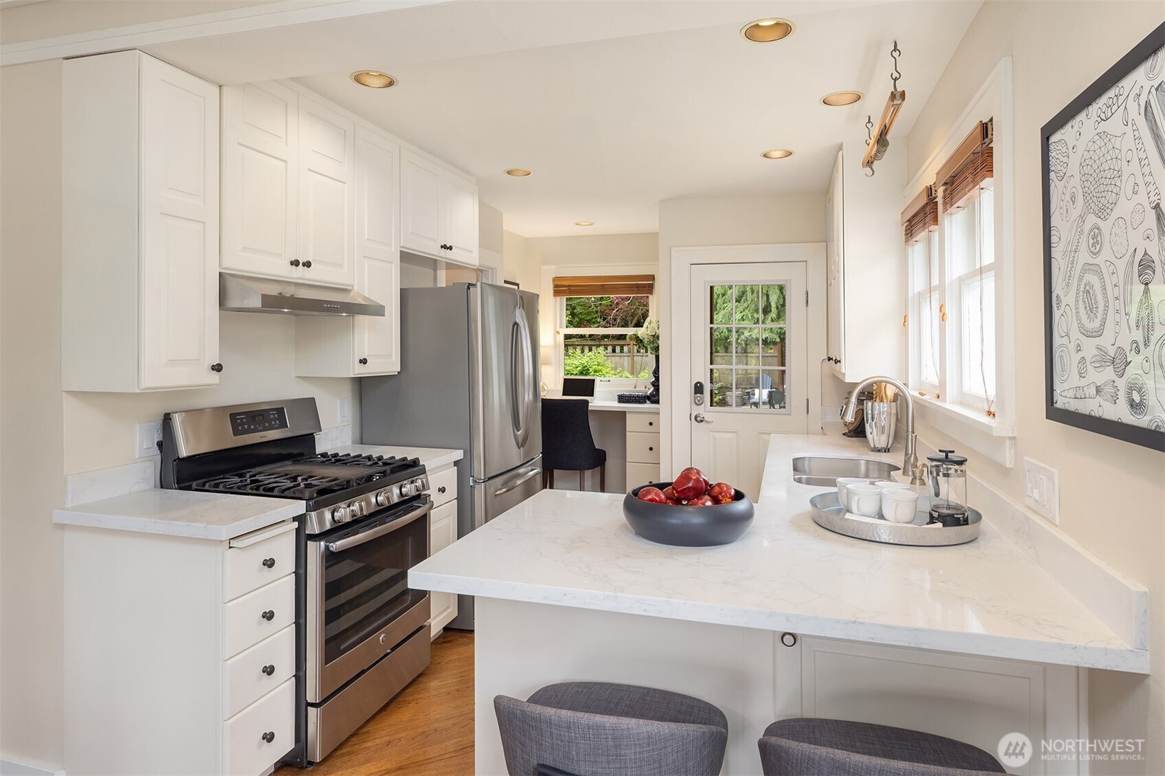 4529 Eastern Avenue North Seattle, WA 98103 - Photo 12 of 26 Gallery Image 12