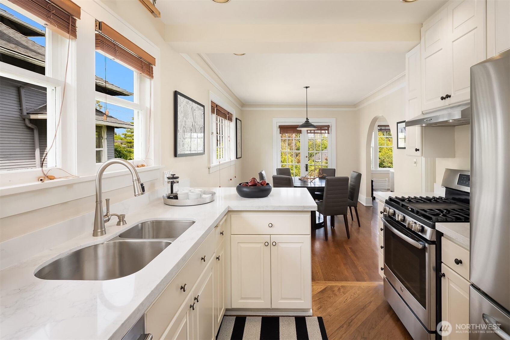 4529 Eastern Avenue North Seattle, WA 98103 - Photo 13 of 26 Gallery Image 13