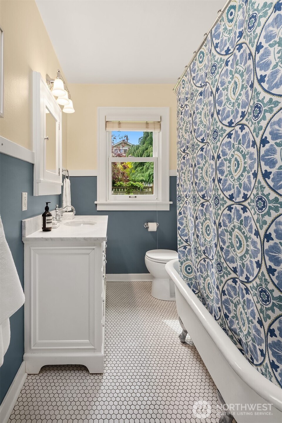 4529 Eastern Avenue North Seattle, WA 98103 - Photo 17 of 26 Gallery Image 17