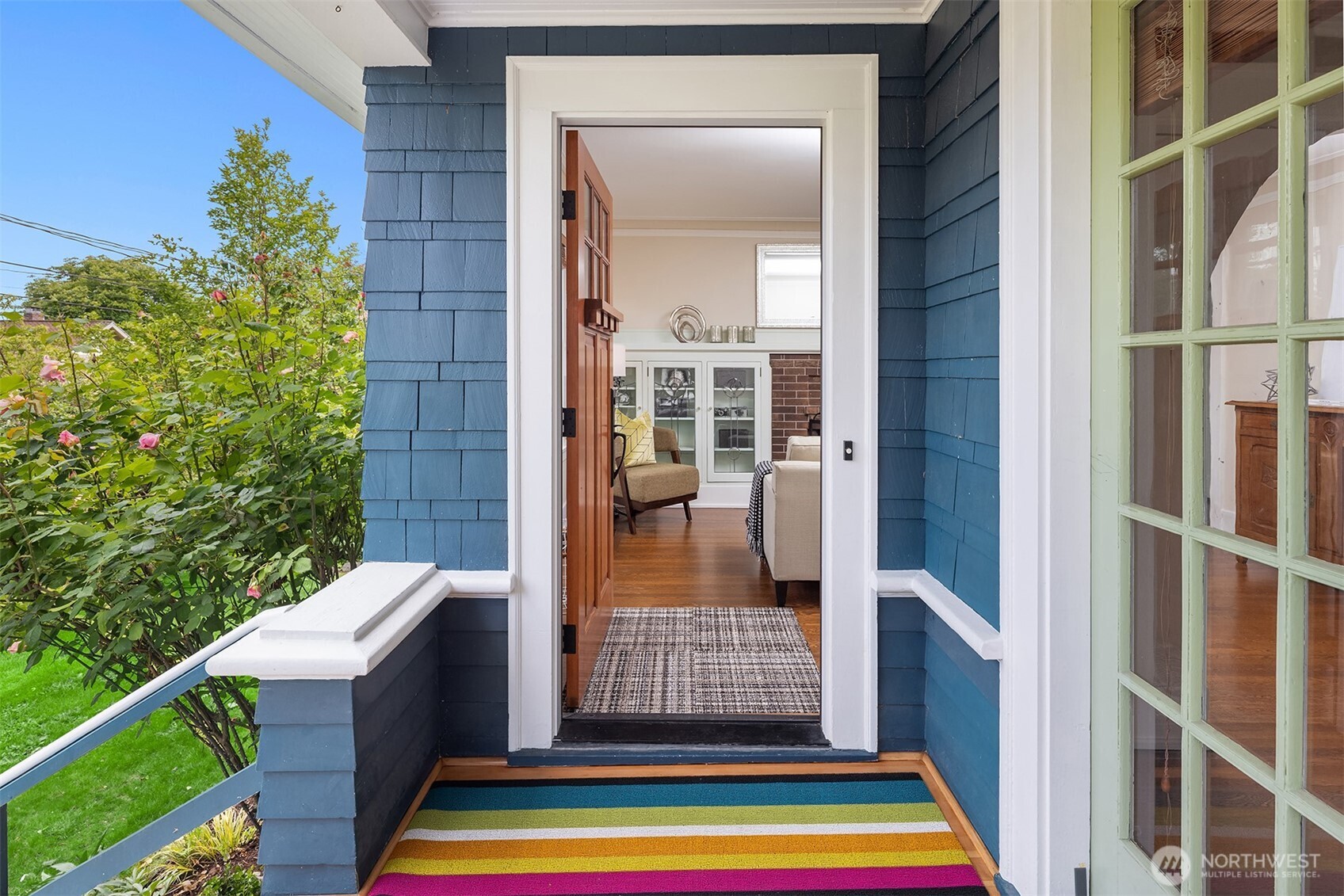 4529 Eastern Avenue North Seattle, WA 98103 - Photo 2 of 26 Gallery Image 2