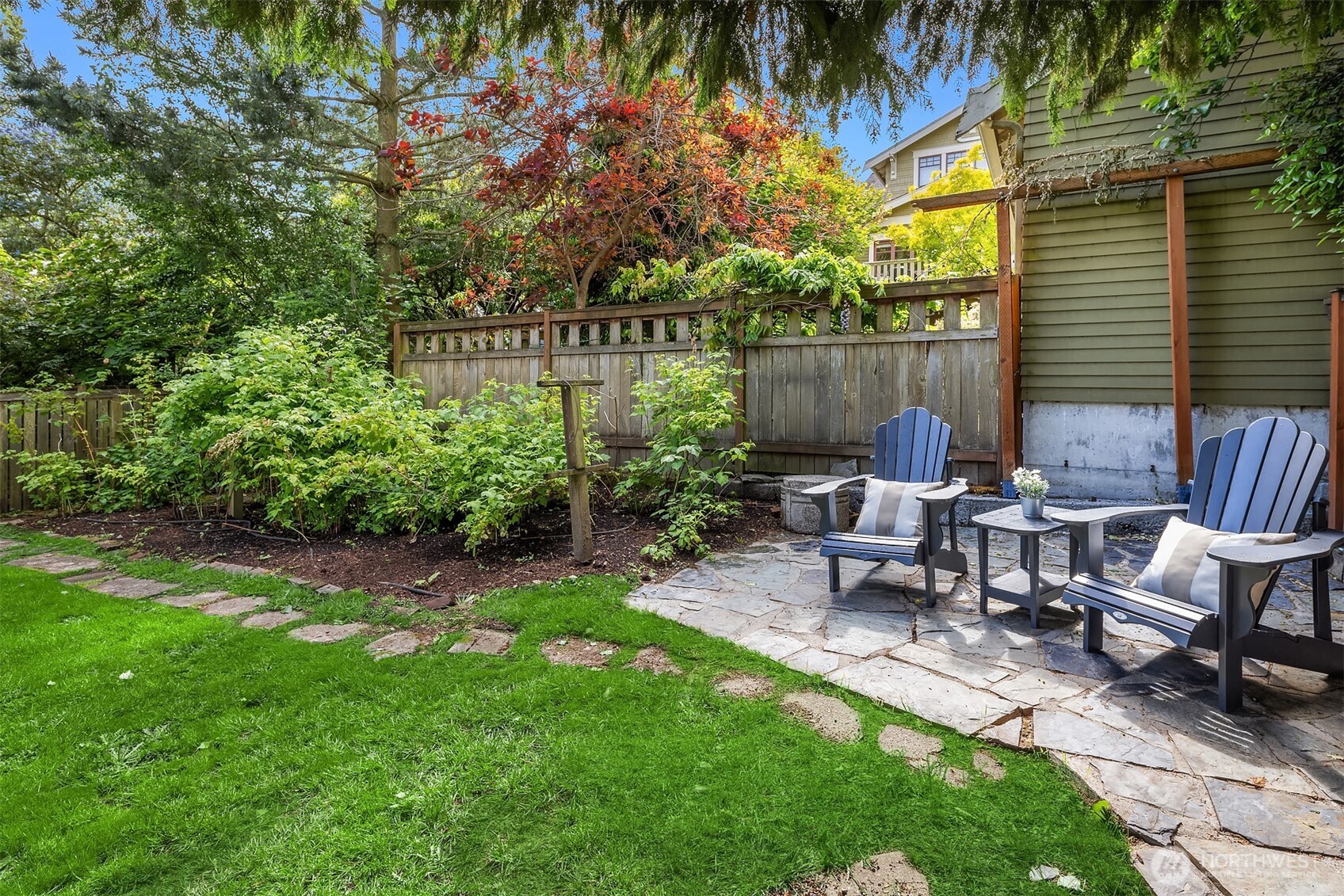 4529 Eastern Avenue North Seattle, WA 98103 - Photo 25 of 26 Gallery Image 25