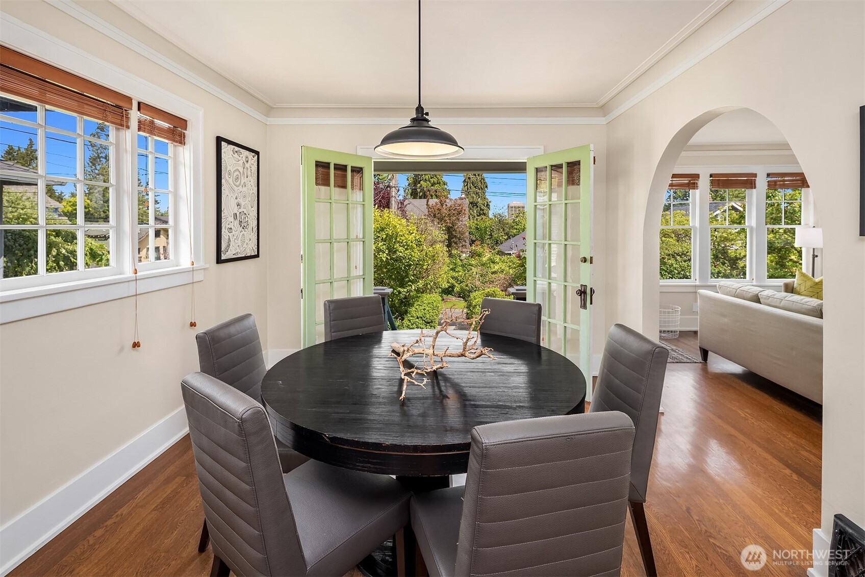 4529 Eastern Avenue North Seattle, WA 98103 - Photo 9 of 26 Gallery Image 9
