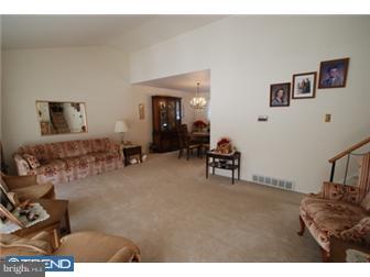 839 Ivyland Road Warminster, PA 18974 - Photo 2 of 11 Living Room