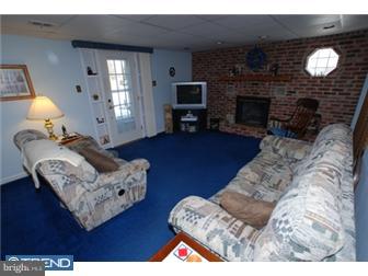 839 Ivyland Road Warminster, PA 18974 - Photo 5 of 11 Family Room