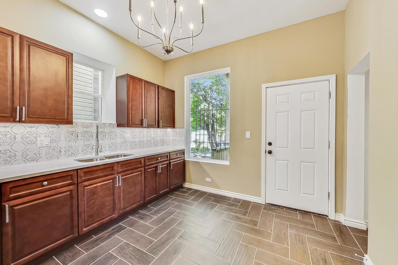 5722 South Racine Avenue Chicago, IL 60636 - Photo 8 of 33 Gallery Image 8