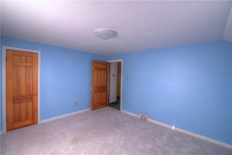 654 Meadow Lane Rochester, PA 15074 - Photo 10 of 25