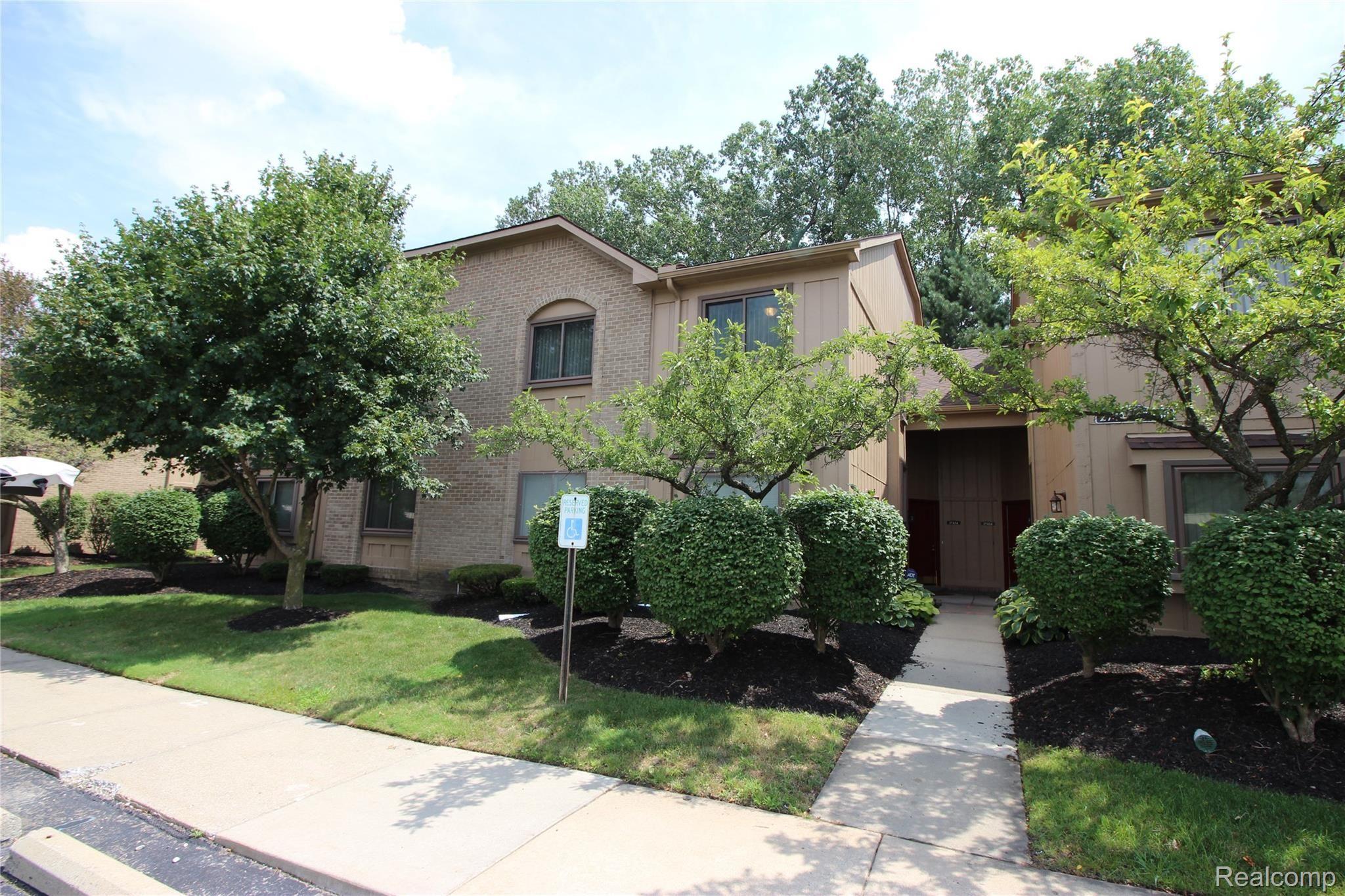 27440 Evergreen Road, Unit 38 Southfield, MI 48076 - Photo 1 of 15 IMG_2981.JPG