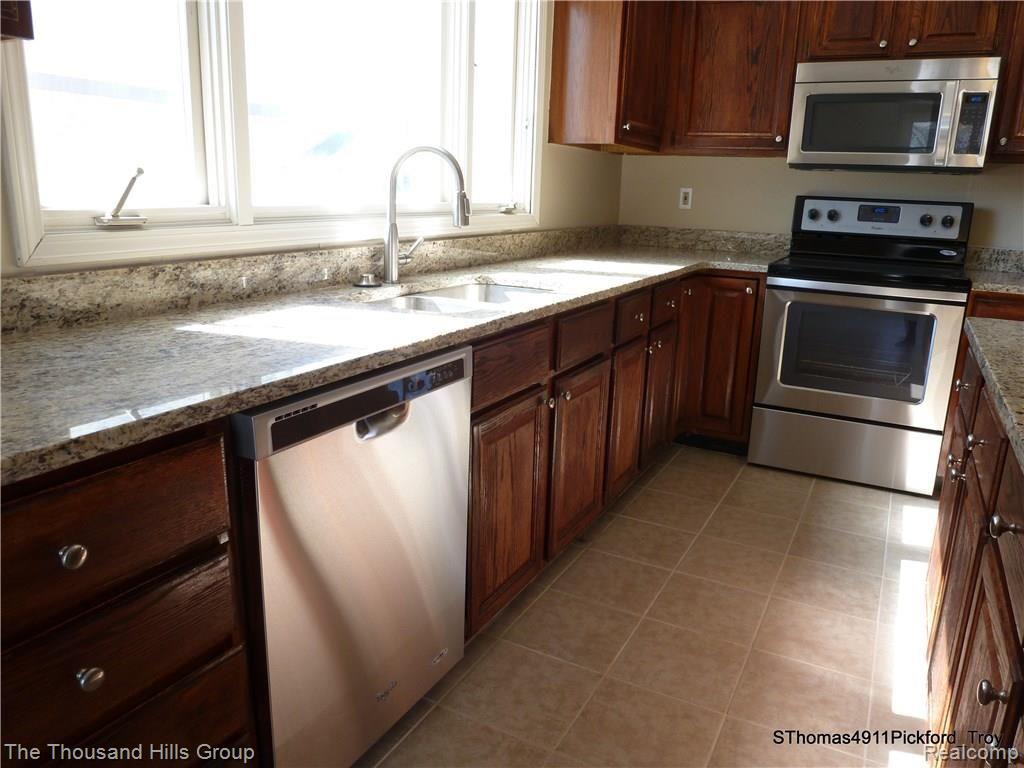 4911 Pickford Drive Troy, MI 48085 - Photo 10 of 46 Pickford 4911 (31).JPG