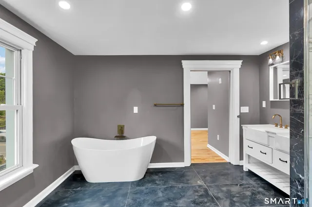 $459,900 | 120 Whitney Street, Hartford, CT 06105