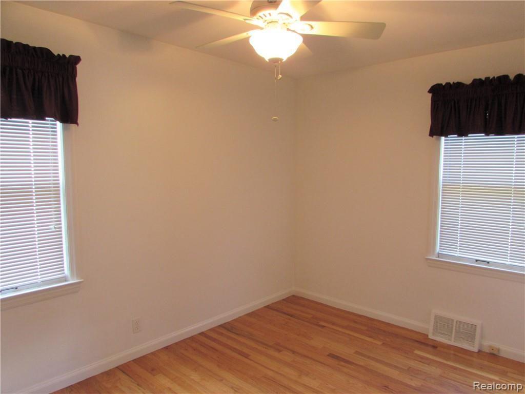 3718 Durham Road Royal Oak, MI 48073 - Photo 11 of 23