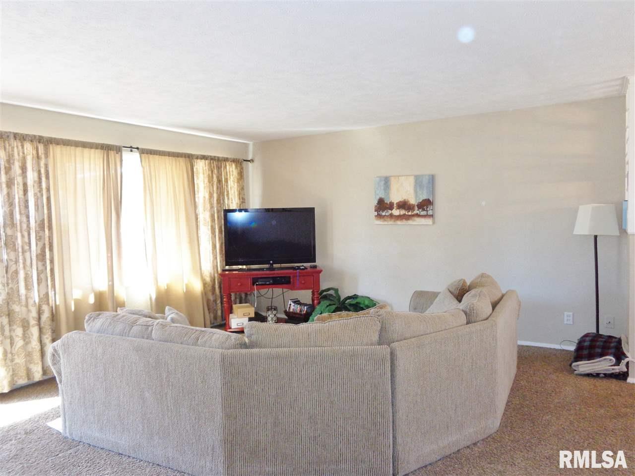 5000 North Ronald Road Peoria, IL 61614 - Photo 8 of 22 Gallery Image 8