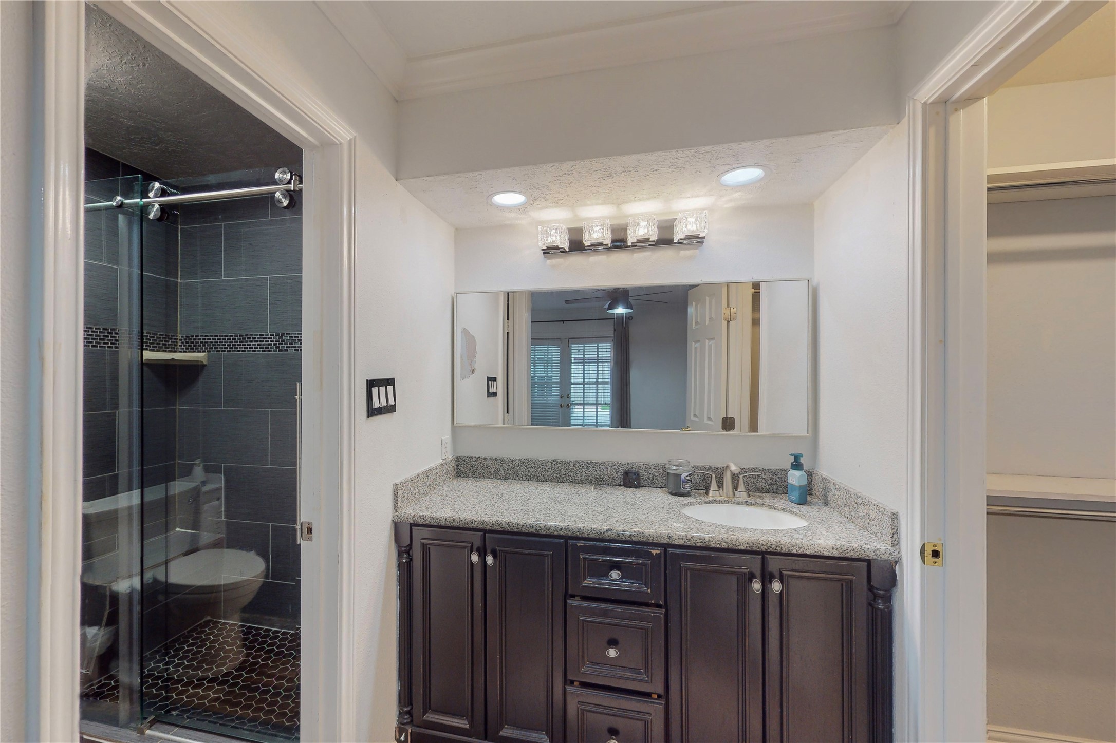 16211 Townes Road Friendswood, TX 77546 - Photo 15 of 31 Primary Bathroom