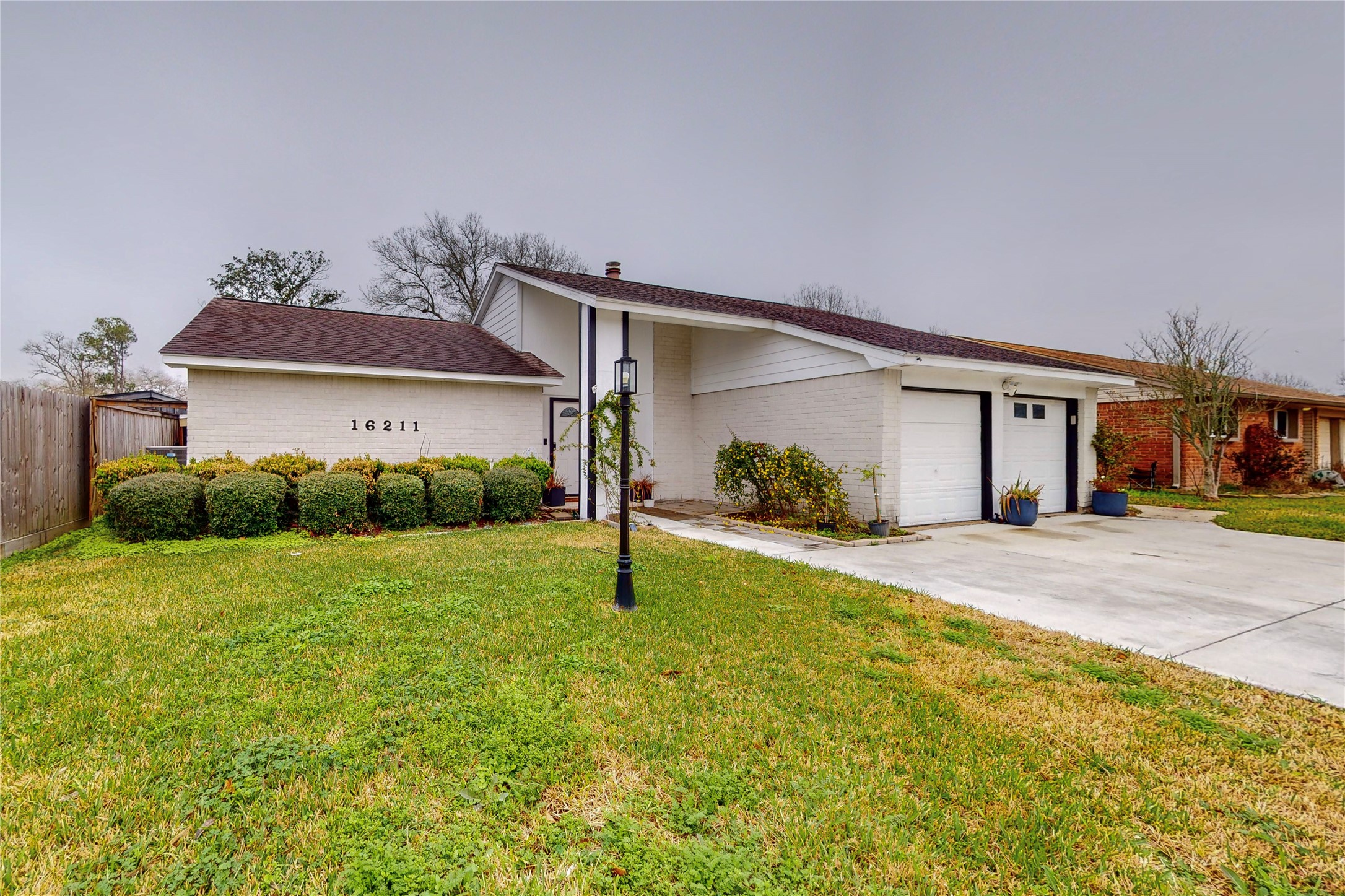 16211 Townes Road Friendswood, TX 77546 - Photo 2 of 31