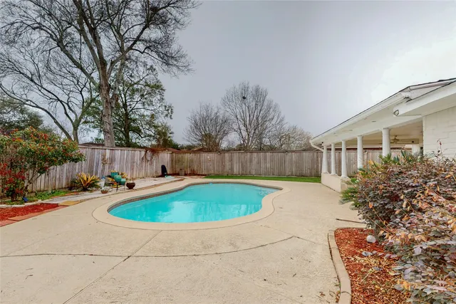 $2,300 | 16211 Townes Road, Friendswood, TX 77546