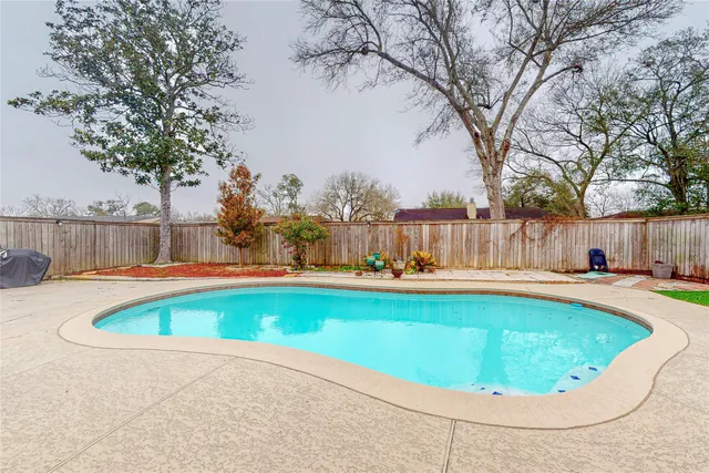 $2,300 | 16211 Townes Road, Friendswood, TX 77546