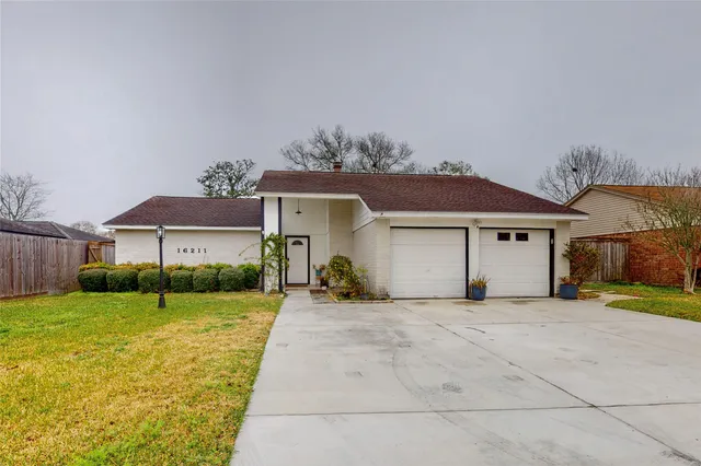 $2,300 | 16211 Townes Road, Friendswood, TX 77546
