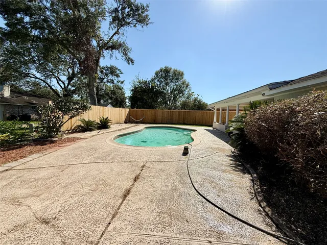 $2,300 | 16211 Townes Road, Friendswood, TX 77546