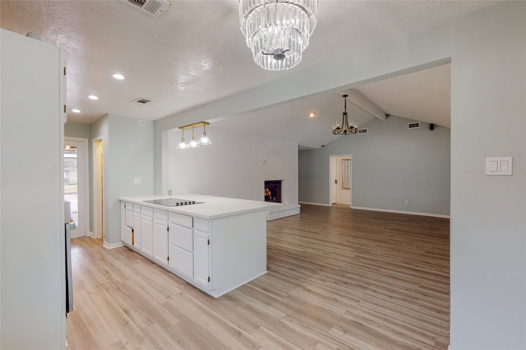 16211 Townes Road Friendswood, TX 77546 - Photo 4 of 31 Wide open Living Area