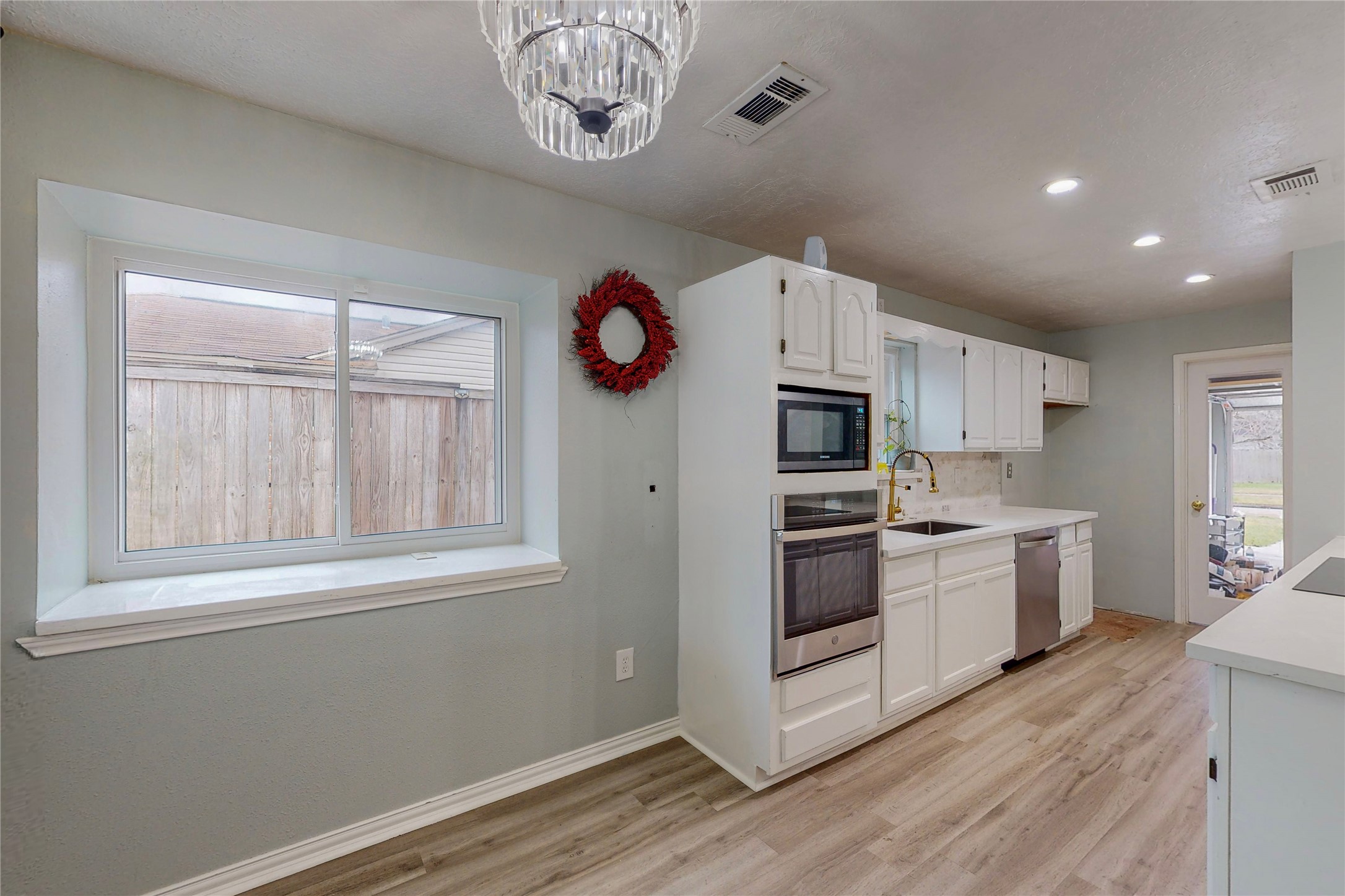 16211 Townes Road Friendswood, TX 77546 - Photo 8 of 31