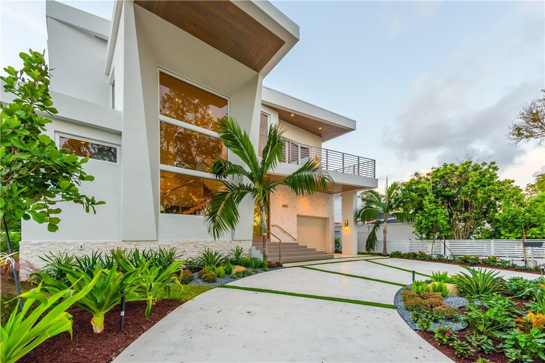 4610 Alton Road Miami Beach, FL 33140 - Photo 21 of 60 a view of a house with a street
