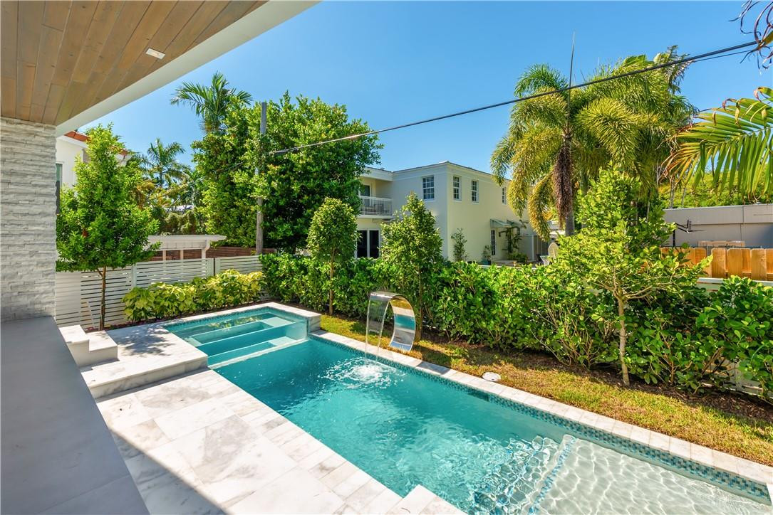 4610 Alton Road Miami Beach, FL 33140 - Photo 34 of 60 a view of a backyard with plants