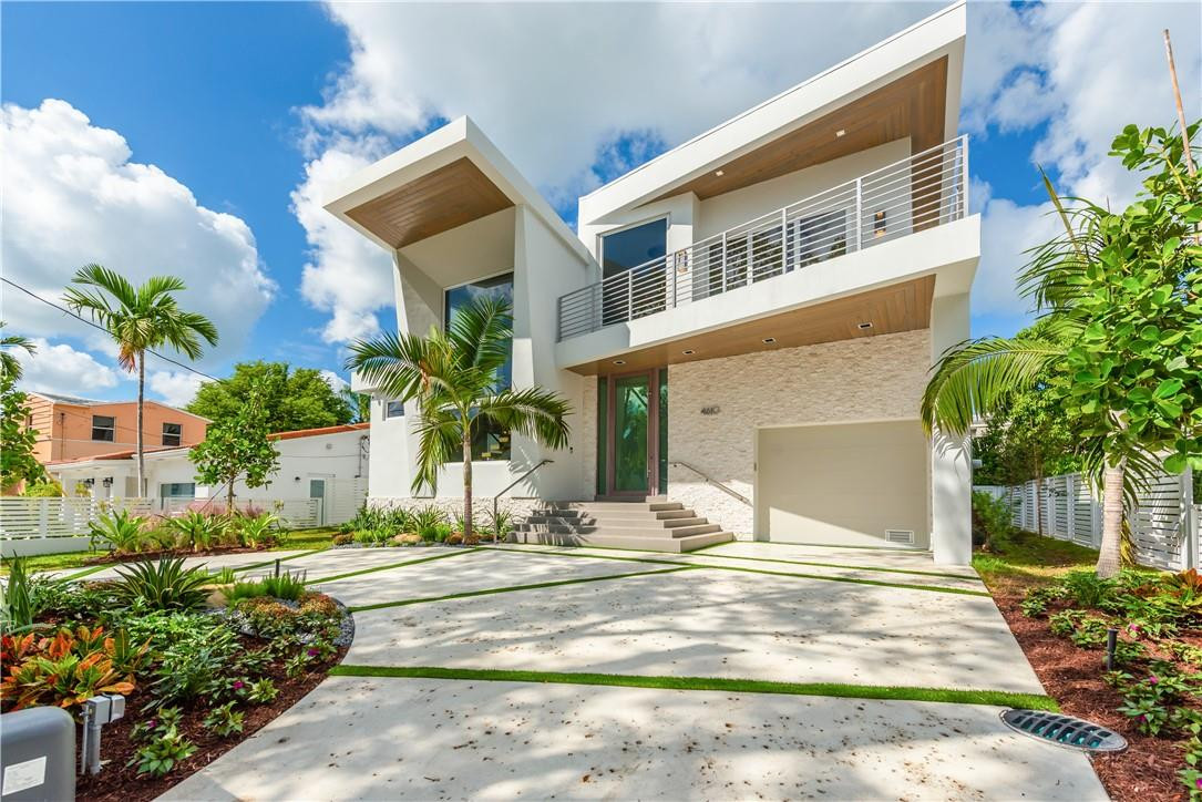 4610 Alton Road Miami Beach, FL 33140 - Photo 38 of 60 a view of a house with a yard