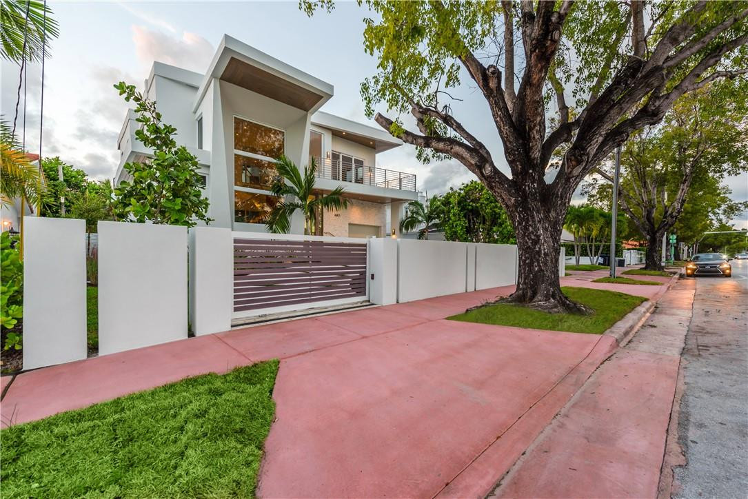 4610 Alton Road Miami Beach, FL 33140 - Photo 48 of 60 a view of outdoor space and yard