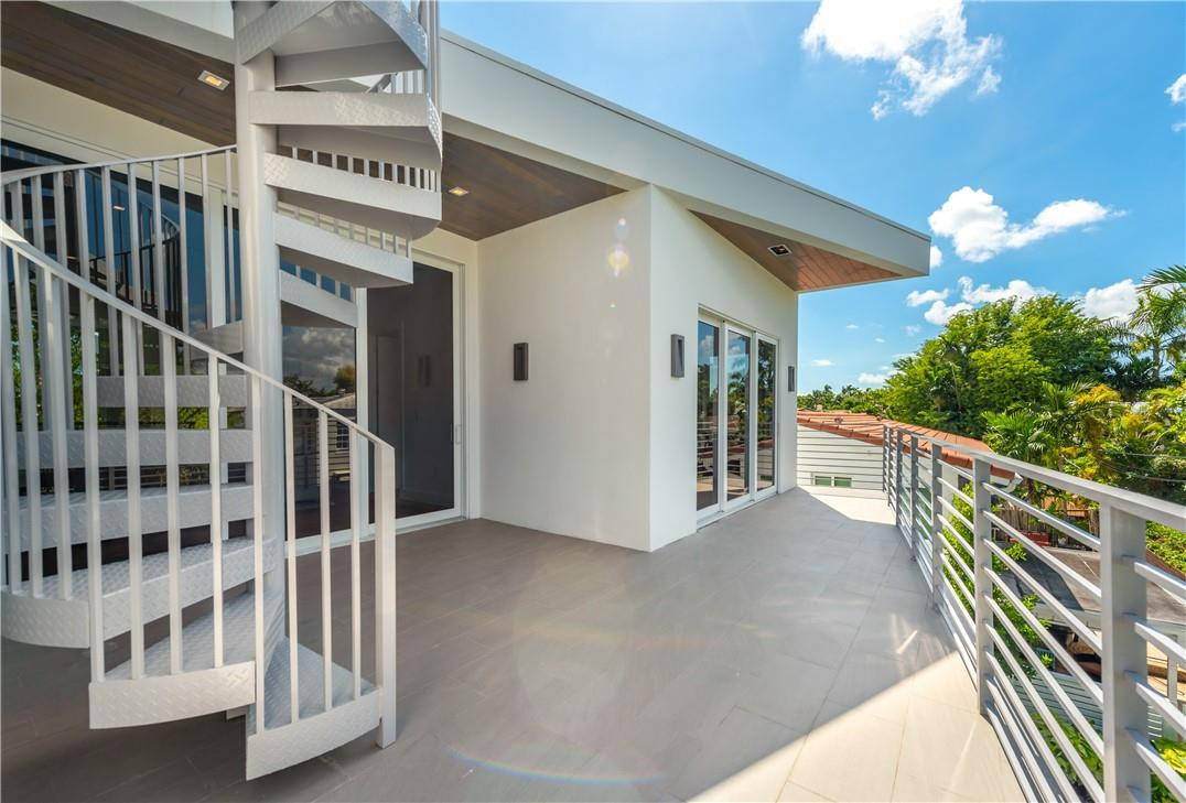 4610 Alton Road Miami Beach, FL 33140 - Photo 50 of 60 a view of balcony