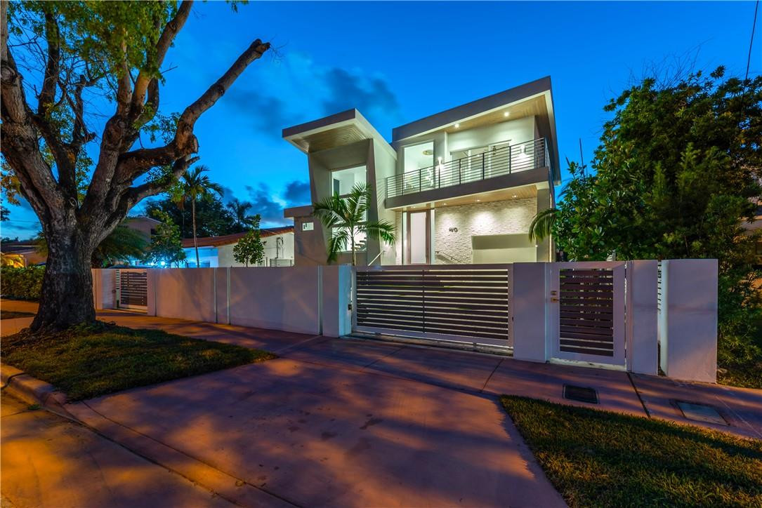 4610 Alton Road Miami Beach, FL 33140 - Photo 52 of 60 a view of a house with a yard