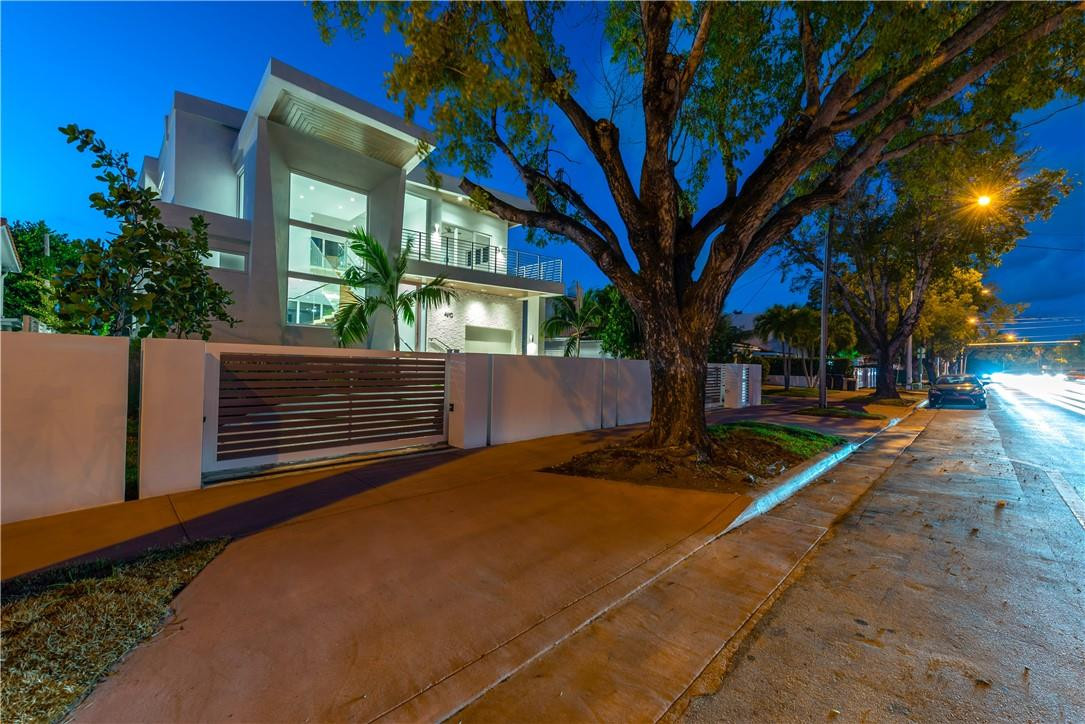 4610 Alton Road Miami Beach, FL 33140 - Photo 53 of 60 a view of outdoor space and yard