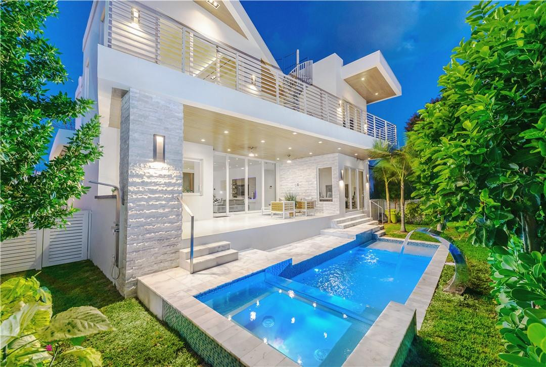 4610 Alton Road Miami Beach, FL 33140 - Photo 56 of 60 a view of an house with backyard space and balcony